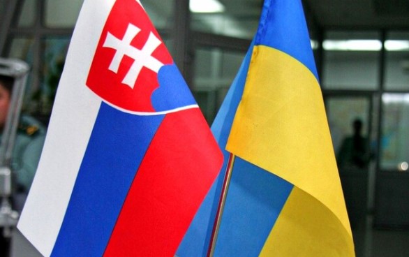 Словаччина закрила всі пункти пропуску на кордоні з Україною: що відбувається